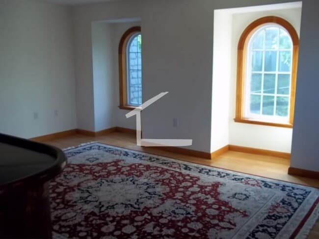 Building Photo - Single-Family House, High-End Appliances, Garage Parking, Central Heat/AC