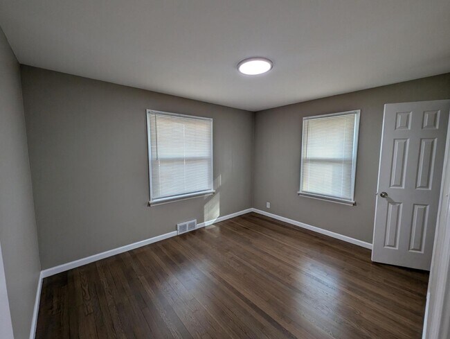 Building Photo - House on Hedge