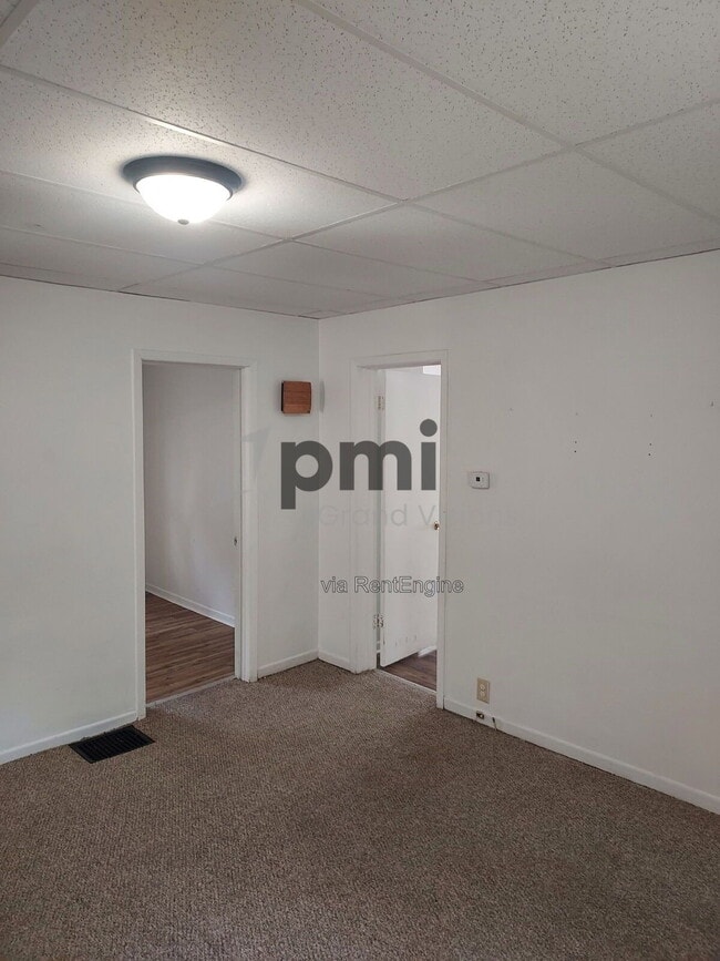Building Photo - 419 E Peoria Ave