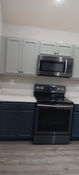 Building Photo - 8041 Christmas Ct