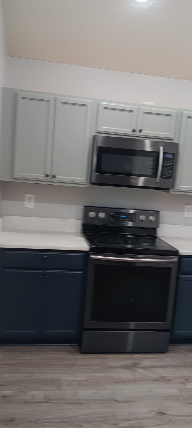 Building Photo - 8041 Christmas Ct