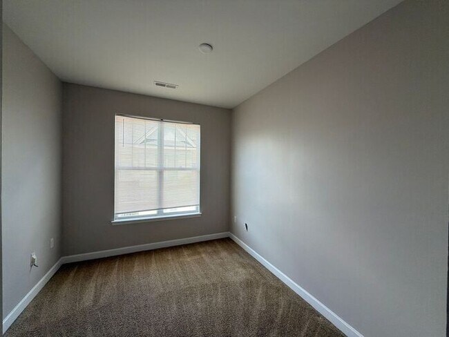 Building Photo - T.R. Lawing Realty Property