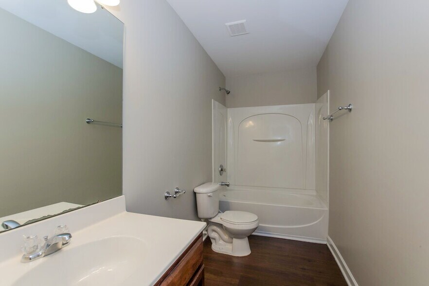Building Photo - 1041 Ramsgate Dr SW