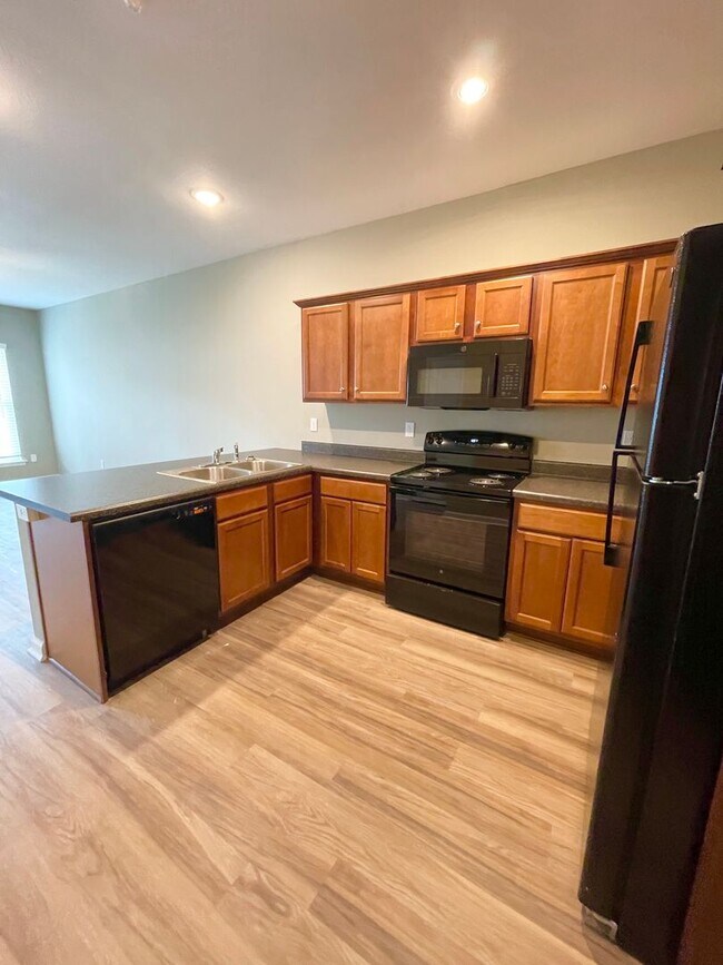 Building Photo - 3/3 condo convenient to FSU, FAMU, TSC, re...