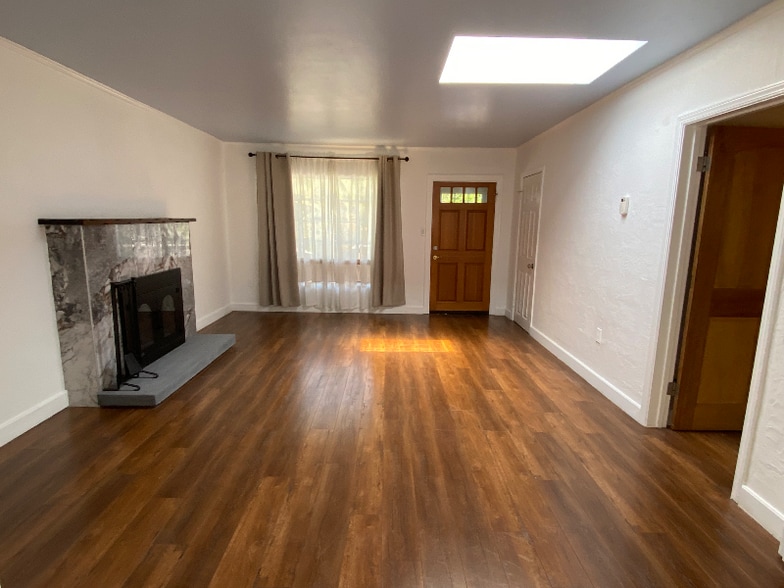 Building Photo - 398 Alameda de las Pulgas