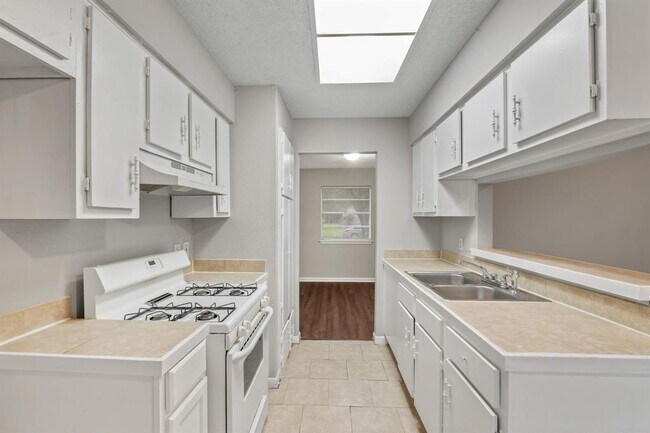 Building Photo - 12202 Cape Hyannis Dr