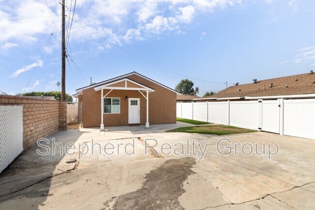 Building Photo - 130 N Lark Ellen Ave