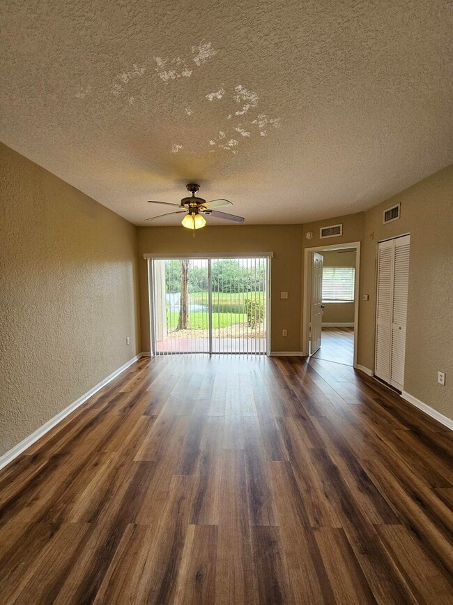 Building Photo - 1063 Golden Lakes Blvd