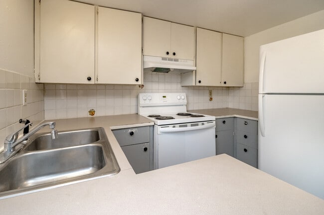 Building Photo - 13314 86 Ave E