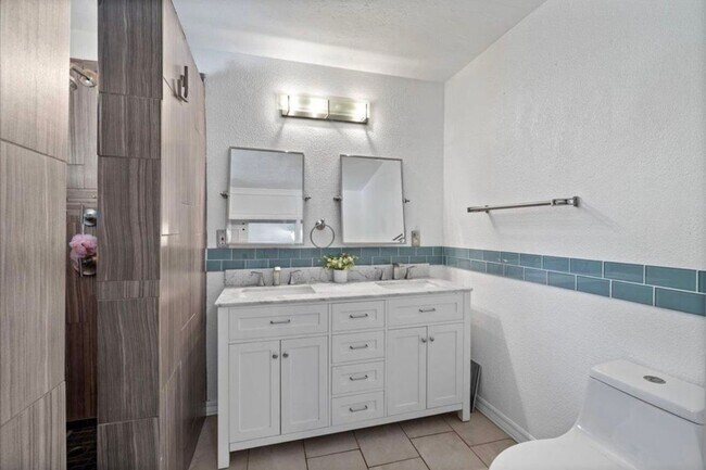 Building Photo - 4/2 Granite Bay, Pool, Jacuzzi, RV Parking...