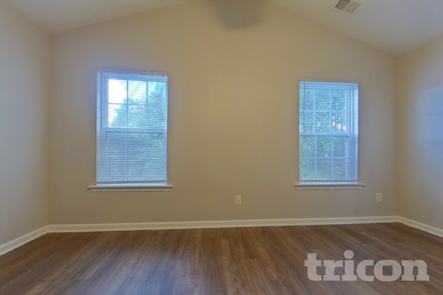 Building Photo - 180 Riglaw Cir