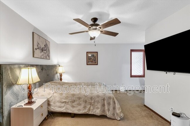 Building Photo - 1 Lyndhurst Village Ct