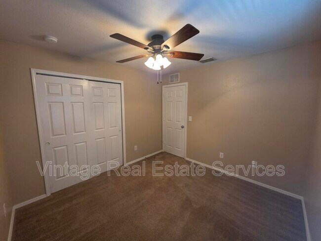 Building Photo - 9209 English Oaks Ln