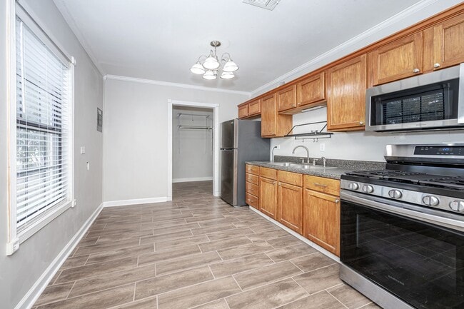 Building Photo - Adorable Updated Cottage in Pascagoula