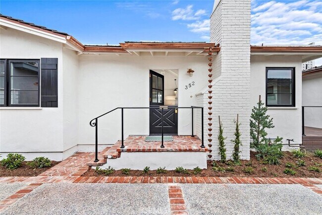 Building Photo - 352 Cliff Dr
