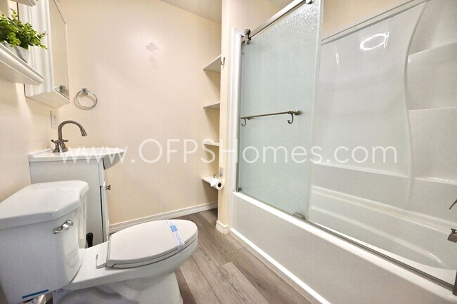 Building Photo - 305 Okaloosa Rd NE