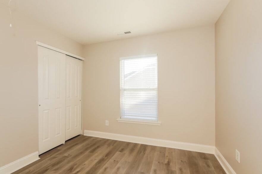 Building Photo - 4800 Abercromby St