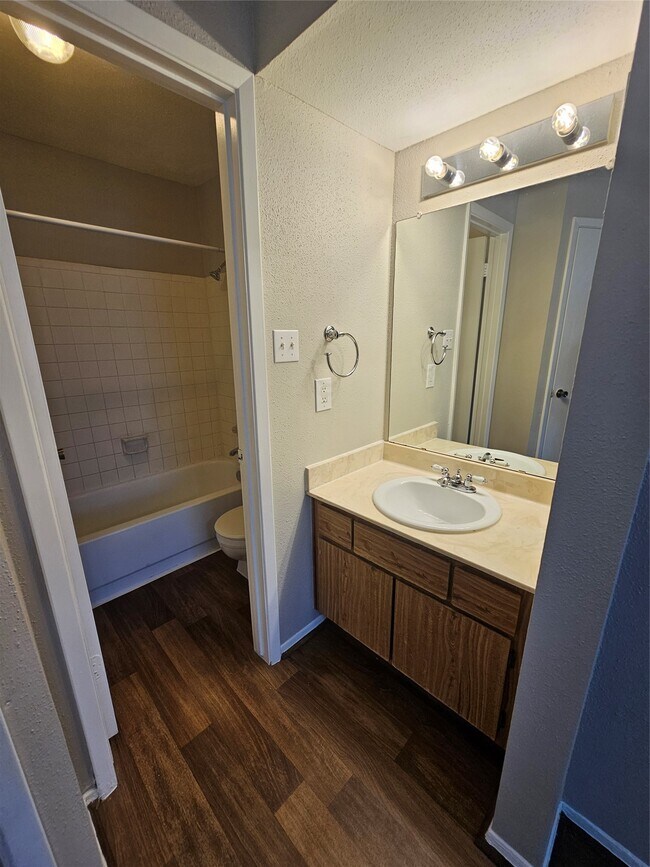 Building Photo - 18800 Egret Bay Blvd