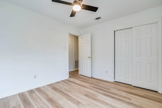 Building Photo - 1306 Glenda Dr