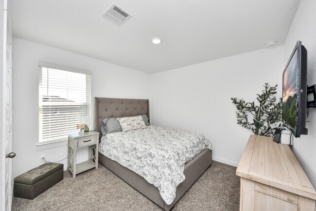 Building Photo - 30119 Gallatin River Ln