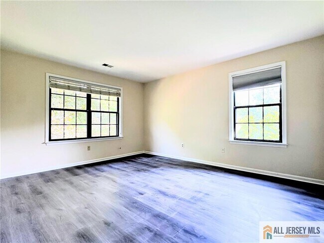 Building Photo - 1211 Woodhaven Dr