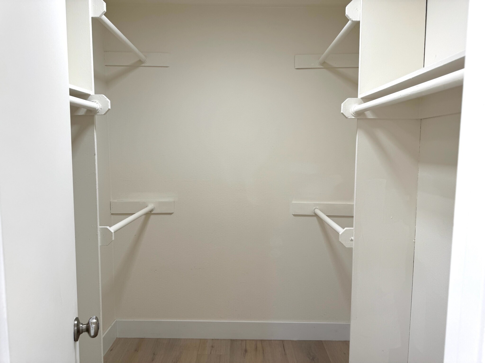 Walk-in closet - 4648 Park Granada