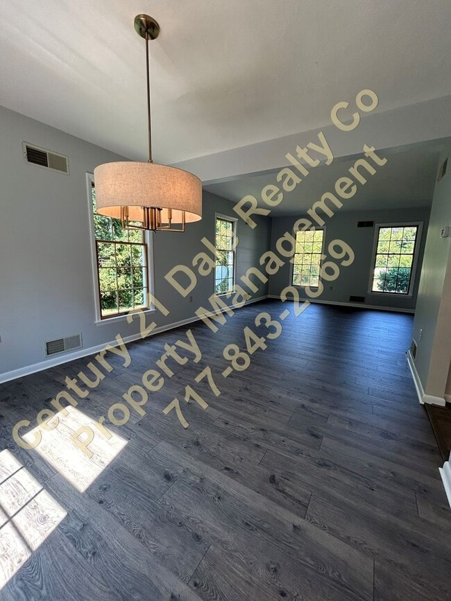 Building Photo - Gorgeous 4 Bedroom Home located in Northeastern School District with a 2 Car Garage