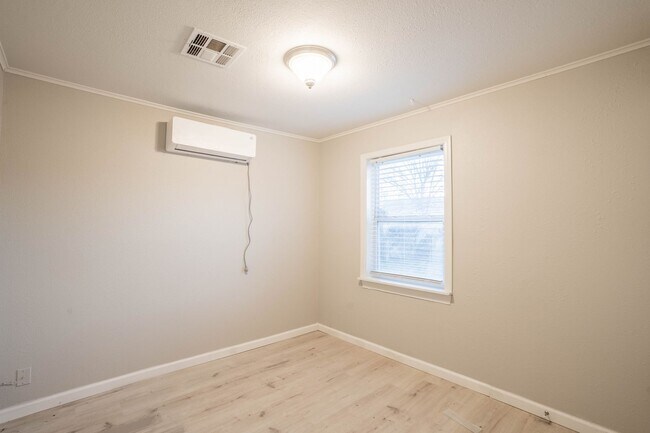 Building Photo - 414 S 69th E Ave