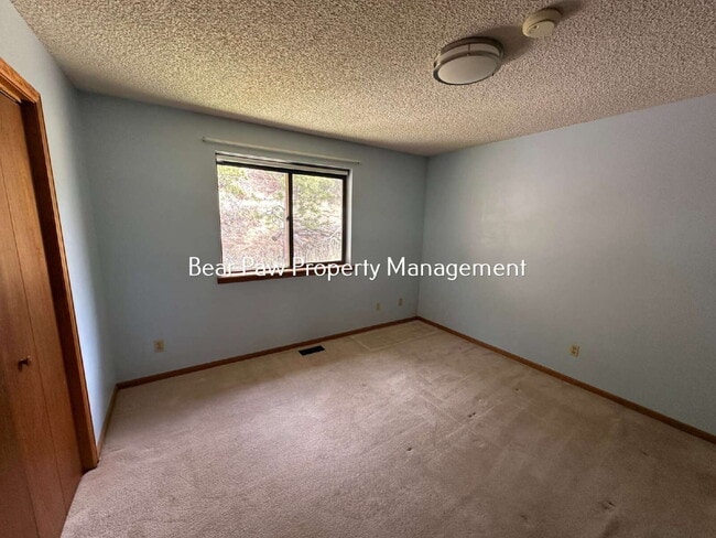 Building Photo - "Charming 3-Bedroom Retreat with 2 Full Baths in Conifer"