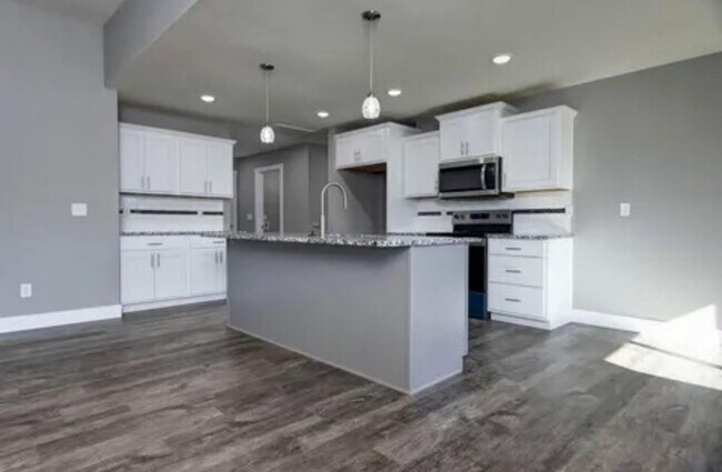 Building Photo - BRAND NEW 4 bedroom house in SW Springfield!