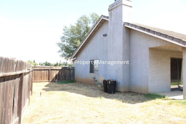 Building Photo - 4 Bedroom/2 Bath Home in Clovis  (Herndon and Armstrong)