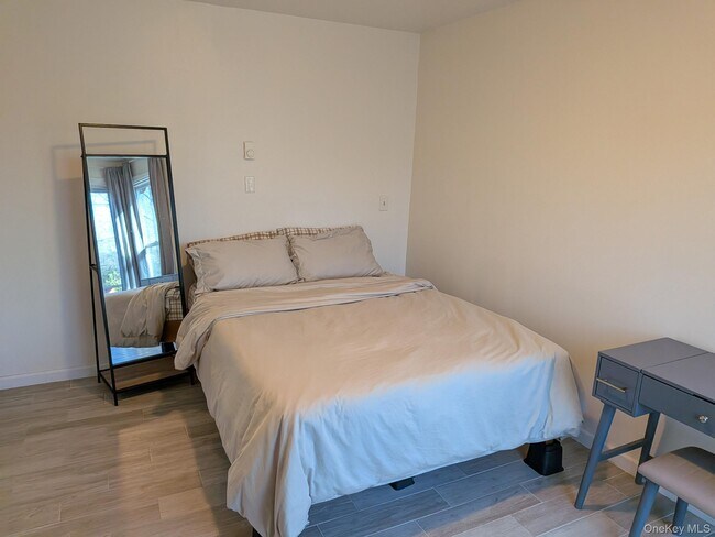 Building Photo - 37 Hill Rd