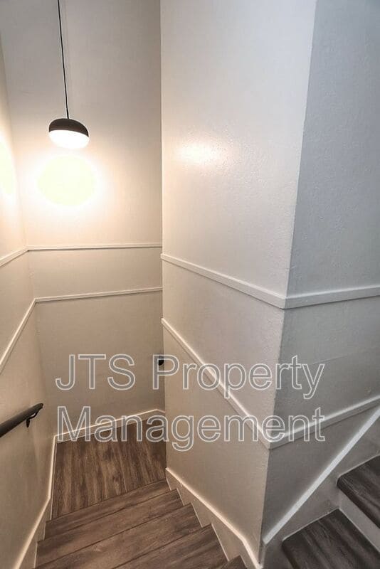 Building Photo - 9 Derow Ct