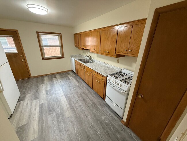 Building Photo - 5295 N Mohawk Ave