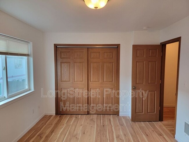 Building Photo - 3121 NE Flintlock Pl