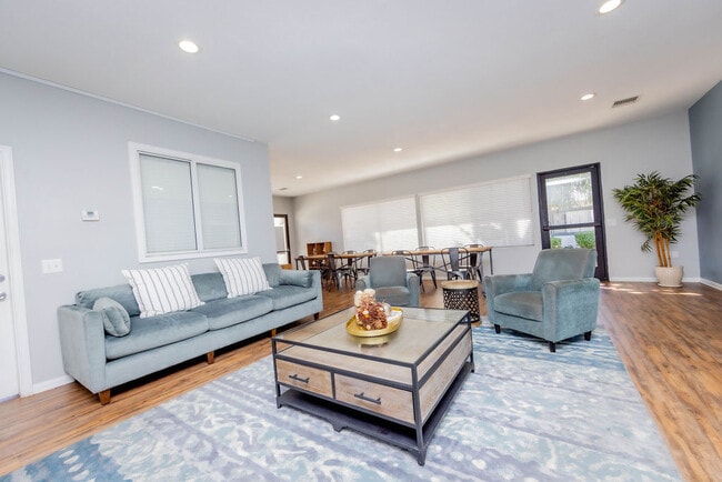 Building Photo - Fairvalley Villa