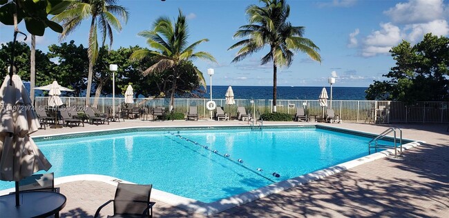 Building Photo - 1901 N Ocean Blvd