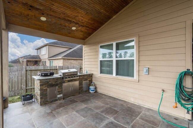 Building Photo - 18879 Atascosa Trail