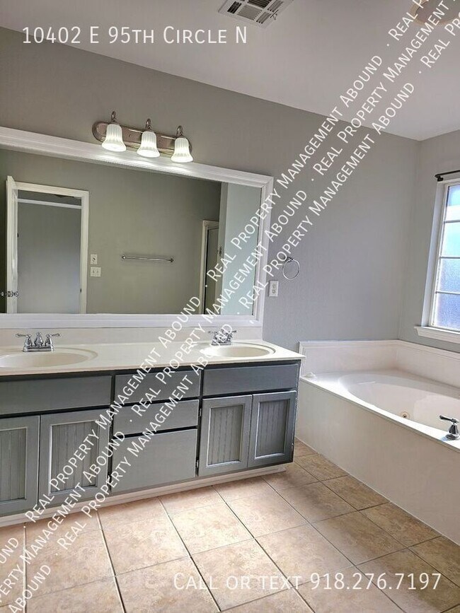 Building Photo - 10402 E 95th Cir N