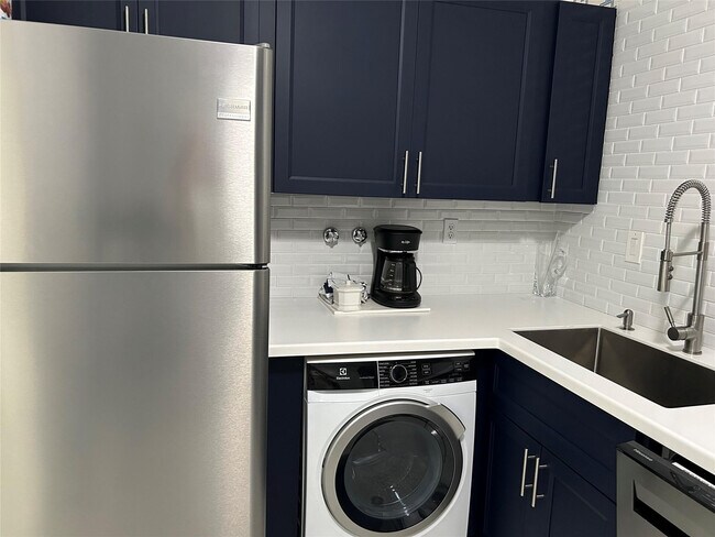 Building Photo - 4020 Galt Ocean Dr