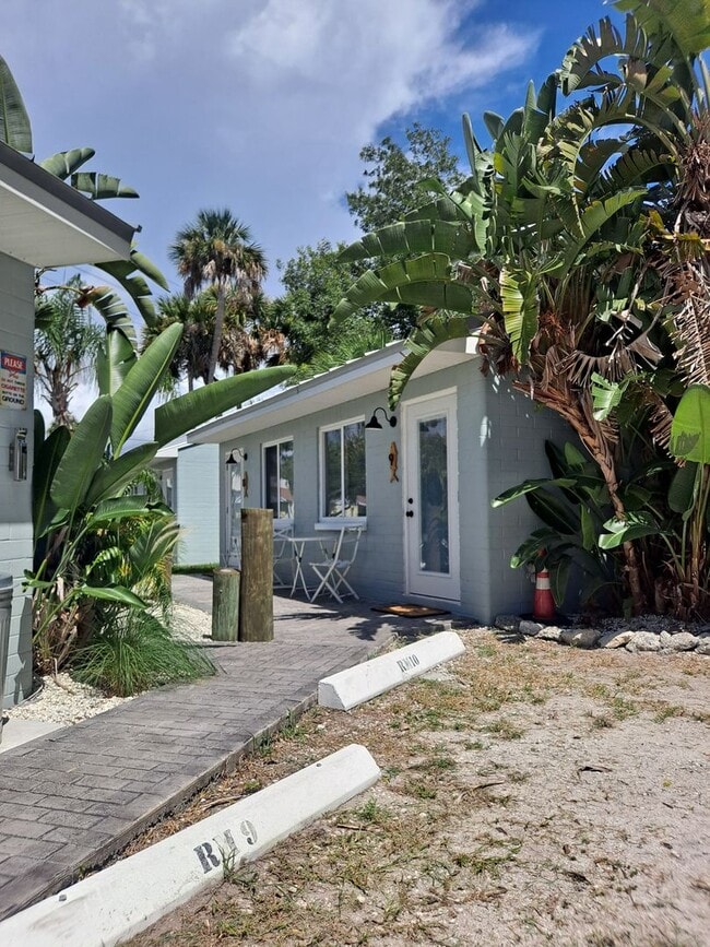 Building Photo - NSB FURNISHED EFFICIENCY-ALL UTILITES INCLUDED!