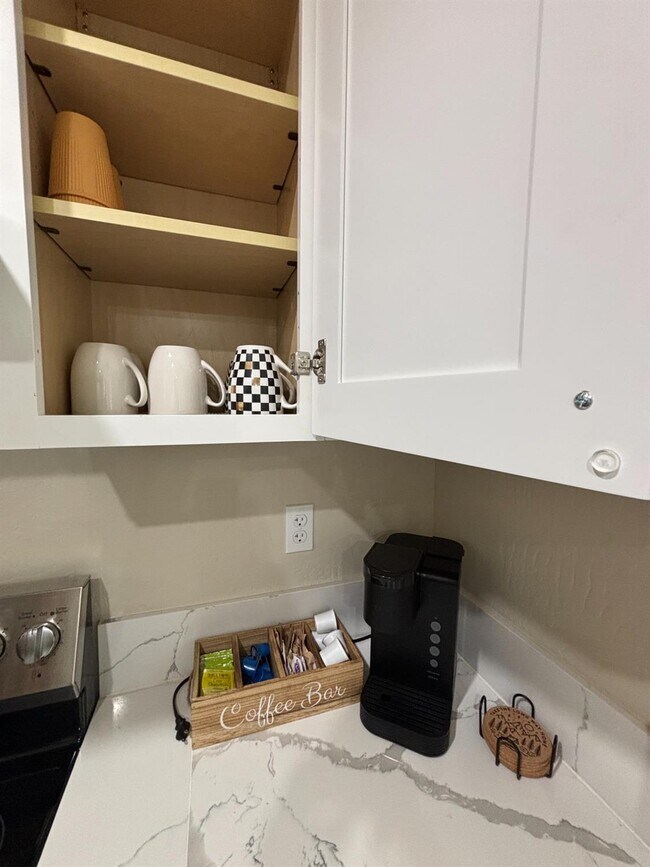 Building Photo - 5931 E Dayton Ave