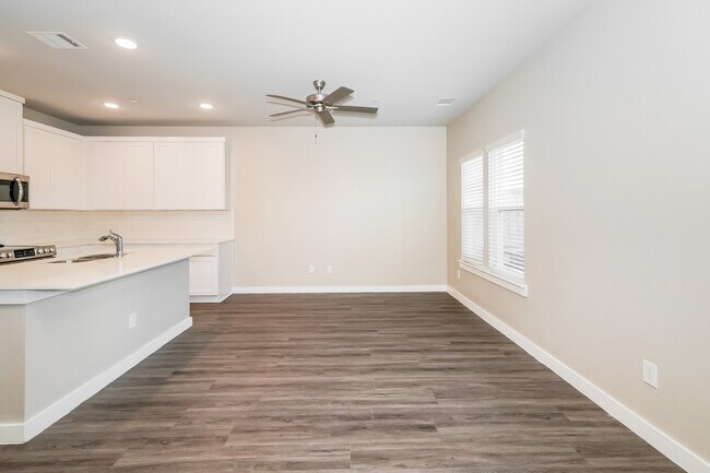 Building Photo - 309 N Centro Cir