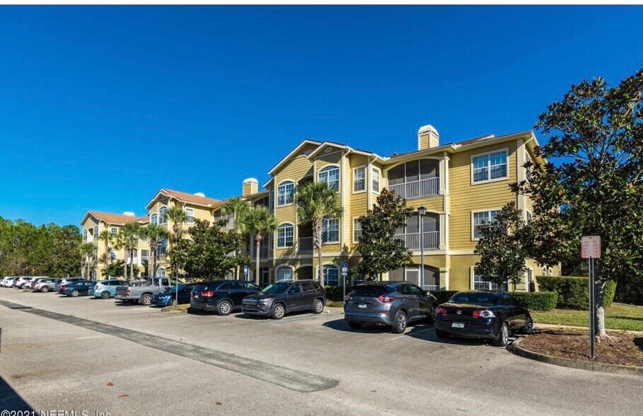 Building Photo - 275 Old Village Center Cir