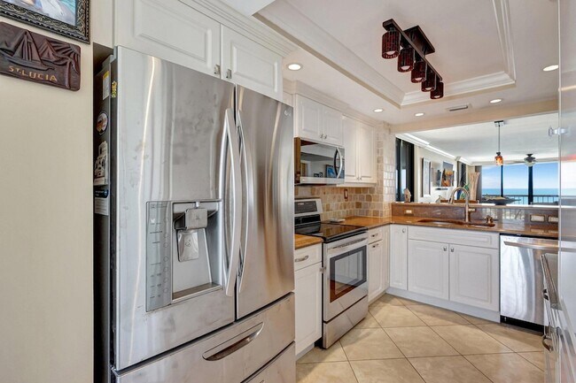 Building Photo - 10680 S Ocean Dr