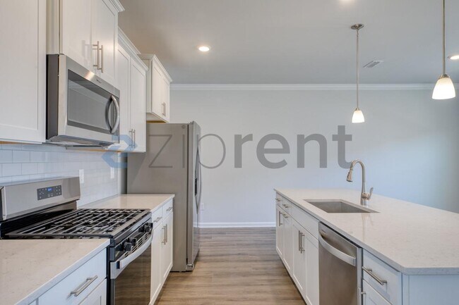 Building Photo - 1467 Hasse Ave