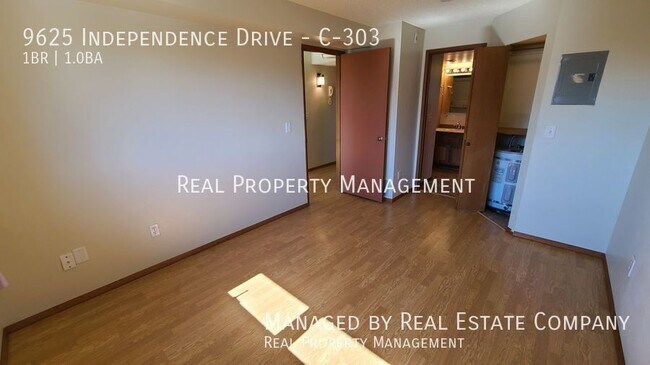 Building Photo - 9625 Independence Dr