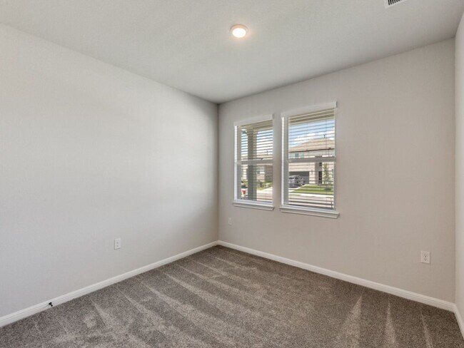 Building Photo - 1529 Purple Martin Dr
