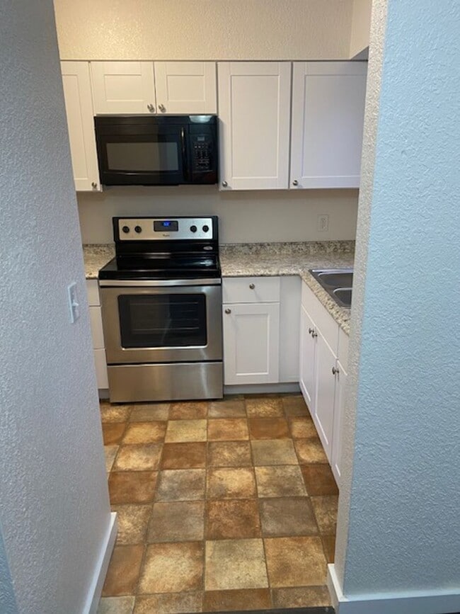 Building Photo - 145 Bohl Ave