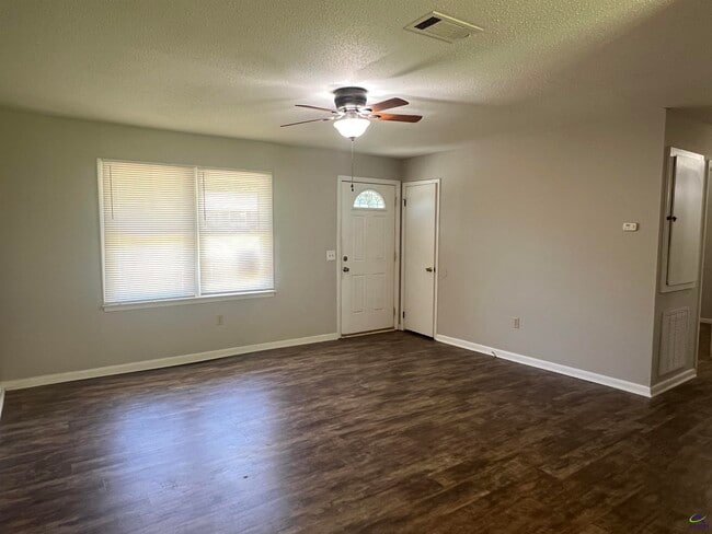 Building Photo - 211 Laverne Dr
